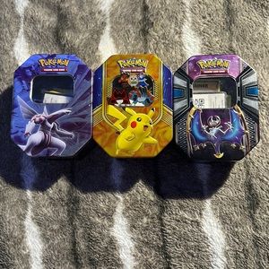 Mystery PokΓ©mon cards, comes with one pin